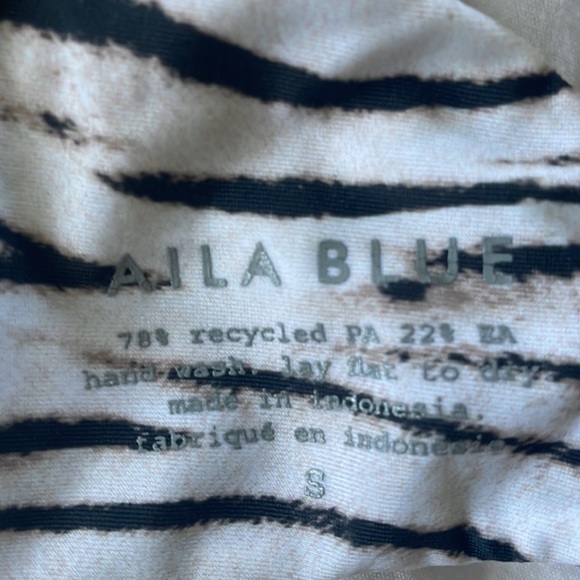 Aila Blue Zebra print  Swimsuit Top size Small - Picture 2 of 2